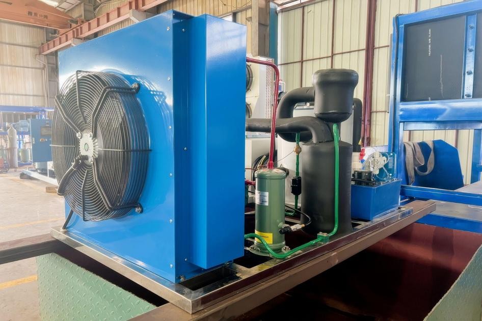 Máquina de hielo en escamas de 1 tonelada con compresor Bitzer y sala de almacenamiento de hielo de 1000 kg – Kenia